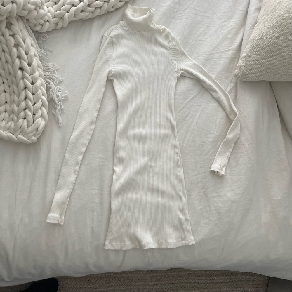 Free People White Turtle Neck Long Sleeve Dress
Size XS
